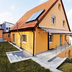A Spacious 3 Bedroom In Bad Abbach/regensburg Apartment