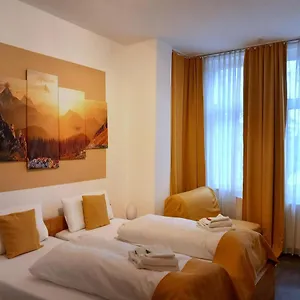 Karolinger 2* Düsseldorf